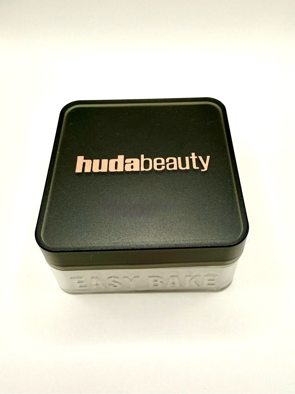 Huda Beauty Easy Bake Loose Baking & Setting Powder – Sugar Cookie 20g Full Size